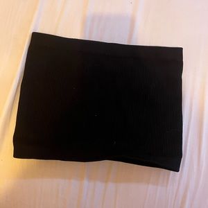 black strapless top🤍